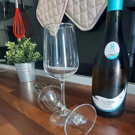 Lessing Apartment *